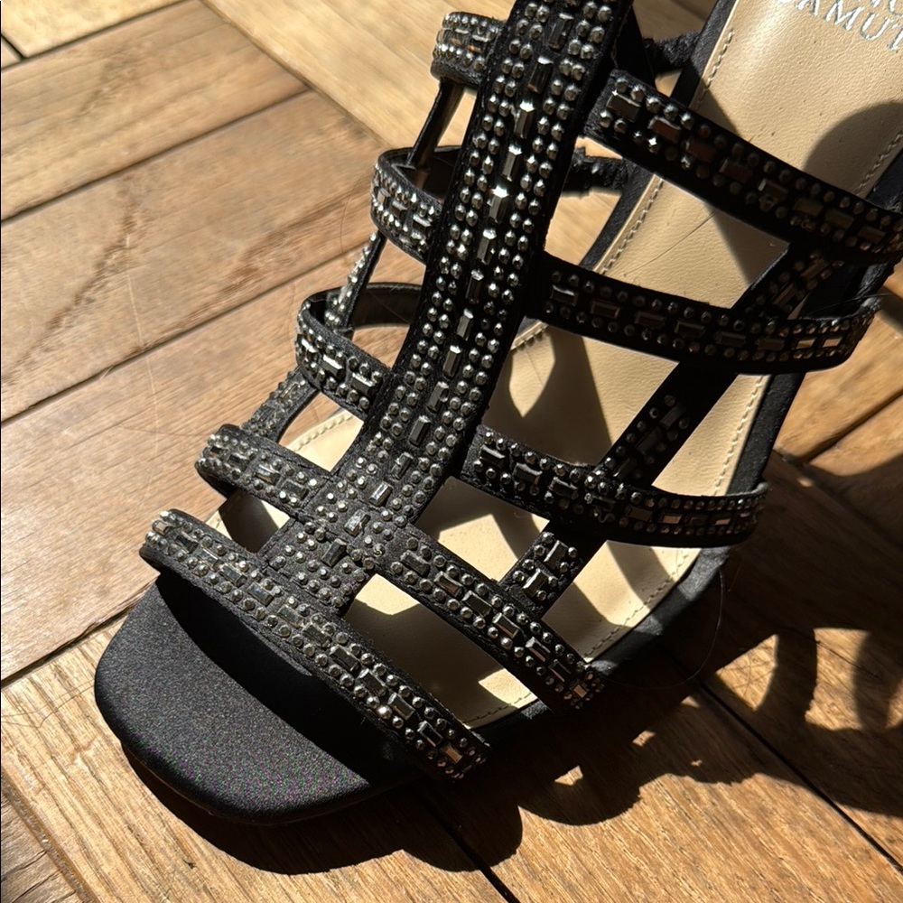 🆕 VINCENT CAMUTO Elegant Black Strappy Sandals with gems